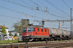 Re 430 353-3 (11353) durchfährt den Bahnhof Pratteln.