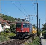 Die SBB Re 430 356-6 mit einem Postzug bei Ligerz.