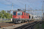 Re 430 367-3 durchfährt den Bahnhof Pratteln.