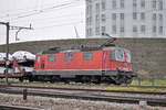 Re 430 360-8 durchfährt den Bahnhof Pratteln. Die Aufnahme stammt vom 04.12.2017.