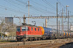 Re 430 357-4 durchfährt den Bahnhof Pratteln.