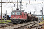 Re 430 362-4 durchfährt den Bahnhof Pratteln.