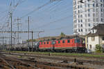 Doppeltraktion, mit den Loks 430 362-4 und 430 358-2, durchfährt den Bahnhof Pratteln.