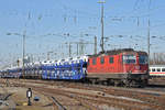 Re 430 350-9 durchfährt den badischen Bahnhof.