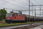 Re 430 354-1 durchfährt den Bahnhof Pratteln. Die Aufnahme stammt vom 11.06.2019.