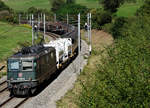 Die Re 430 364-0 mit einem gemischten Güterzug bei Niederbipp in Richtung Westen unterwegs am 26.