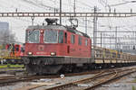 Re 430 370-7 durchfährt den Bahnhof Pratteln. Die Aufnahme stammt vom 20.11.2019.