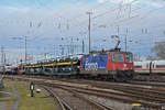 Re 430 356-6 durchfährt den badischen Bahnhof.