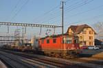 Re 430 350-9 durchfährt den Bahnhof Rupperswil.