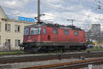 Re 430 359-0 durchfährt den Bahnhof Pratteln.