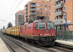 Re 430 Comeback in Solothurn.
Im Vierminutentakt passierten am 24. November 2020 bereits abgestellte Re 430 die Bahnstation Solothurn Allmend.
Gemäss Bahnhofsuhr die Re 430 370-7 mit einem Postzug um 10:52h.
Besondere Beachtung gilt den bereits abmontierten Schildern.
Foto: Walter Ruetsch