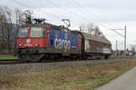 Re 430 356-2  mit Cargo-Anstrich vor  Kurzgüter  bei Selzach am 16. Februar 2021.
Foto: Walter Ruetsch