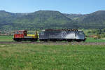 Eisenbahndienstleister Gmbh/EDG.
Am 22. April 2020 konnte die EDG Re 445 017-6, ehemals SOB/SBB, zwischen Selzach und Bettlach bei der Überfuhr von Traktoren beobachtet werden.
Foto: Walter Ruetsch 