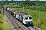 Bei Erlen ist Re 446 015 mit einem gemischten Güterzug unterwegs in Richtung Romanshorn (07.07.2020).