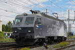 Re 446 017-6 der EDG durchfährt am 24.09.2024 solo den Bahnhof Pratteln.