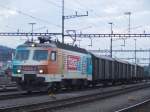 Die SOB fhrt nun regelmssig den Postzug von Basel nach Zrich, via Rotkreuz. Hier die Re 446 017 mit der Werbung  Tesa  am 14.3.05 in Rotkreuz