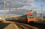 Re 450 112 erreicht am 06.11.2009 Zürich-Oerlikon, damals noch mit 6 Gleisen.