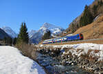 Die Bahn im Kanton Glarus: S-Bahn-Zug von Linthal (Glarus) nach Zürich, geführt von Re 450 046, bei Linthal.