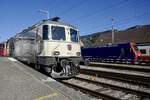 Die Re 420 251 mit der Re 450 012  Schwamendingen  die am 15.9.24 beim Bahnhof Balsthal stehen.