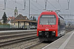 Re 450 014-6 durchfährt am 17.02.2025 solo den Bahnhof Rupperswil.