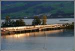 Viel Verkehr auf dem Damm von Rapperswil.