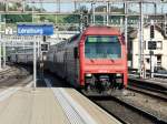 SBB - RE nach Aarau mit der Lok 450 024-5 bei der einfahrt im Bahnhof Lenzburg am 23.05.2011