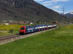 Die Re 450 051 mit einer S Bahn am 26.04.2012 unterwegs bei Bilten.