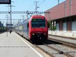 SBB - 450 083-1 unterwegs auf der Linie S9 nach Uster im Bahnhof Schwerzenbach am 26.05.2012