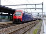 SBB - 450 110-2 unterwegs auf der S8 bei der einfahrt im Bahnhof Horgen am 26.07.2015