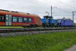 Auf dem Auszieh-/Stumpengleis des Stadler-Werkes in Erlen befindet sich Eea 936 133-8 mit dem RABe 526 205-0 der SOB am Haken auf Rangierfahrt, die an der abgestellten Re 456 111-4 der M-Rail AG endet