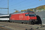 Re 460 091-2 durchfährt den Bahnhof Gelterkinden.