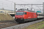 Re 460 024-3 fährt Richtung Bahnhof SBB.