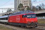 Re 460 053-2 fährt Richtung Bahnhof SBB.