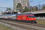 Re 460 026-8 fährt Richtung Bahnhof Muttenz.