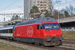 Re 460 053-2 fährt Richtung Bahnhof SBB.