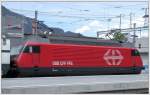 Re 460 068-0  Gtsch  beim gleichzeitigen auf- und abbgeln in Chur.(16.05.2007)