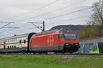 Re 460 072-2 fährt Richtung Bahnhof Sissach.