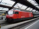 Re460 010-2 mit ihrem IC im Zricher Hbf am 26.03.04.