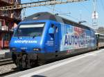 SBB - 460 007-8 mit Werbung im Bahnhof von Montreux unterwegs nach Brig am 05.04.2008