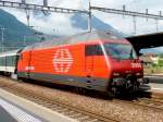 SBB - 460 113-4 mit Schnellzug nach Brig im Bahnhof von Martigny am 01.09.2008