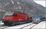 460 099-5 mit EC100 nach Hamburg und 460 076-3 mit IC568 nach Basel SBB warten in Chur auf die Abfahrtszeit.