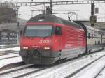 SBB - LOk 460 108-4 vor Schnellzug im Bahnhof Winterthur am 10.01.2010