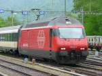 SBB - 460 113-4 vor IR im Bahnhofsareal von Interlaken Ost am 15.05.2010