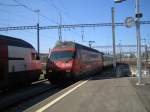 Die Re 460 099 ''Bodensee/Blick'' fuhr am 9.10.05 mit dem verspteten IC 825 in Zrich HB ein.