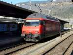 SBB - 460 104-3 bei Rangierfahrt im Bahnhof Biel am 02.04.2011