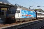 SBB Re 460 020-1  Ide Suisse  steht mit IC  (Richtung Basel) am 02.10.2011 in Interlaken Ost bereit.