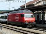 SBB - 460 066-4 mit RE im Bahnhof Sissach am 15.06.2012