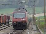 SBB Re 460 064-9 vor einem IC 2000 Pendel als D 2563 Schaffhausen - Zrich HB ab Zrich HB als IR 1766 Zrich HB - Basel SBB am 19.04.2003 in Rafz