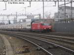 Re 460 015 am 26.12.06 mit IR nach Luzern in Oerlikon.