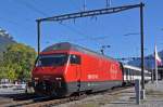 Re 460 071-4 fährt aus dem Bahnhof Interlaken Ost Richtung Bahnhof Interlaken West.